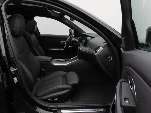 BMW 3 Series view 24