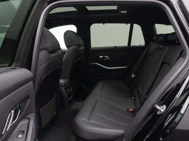 BMW 3 Series view 28