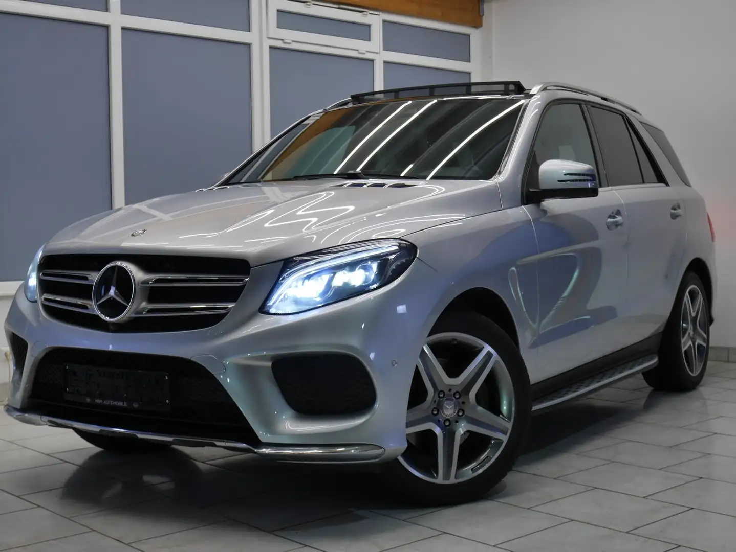 Mercedes-Benz GLE 350 d AMG 4Matic~AHK/Carplay/Pano/360/Distr Argent - 2