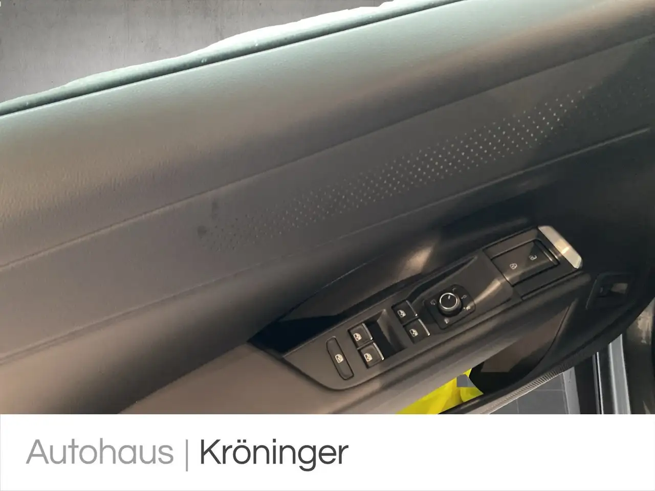 Volkswagen T-Roc 1.5 eTSI DSG Style AHK Navi Rück Massage 8