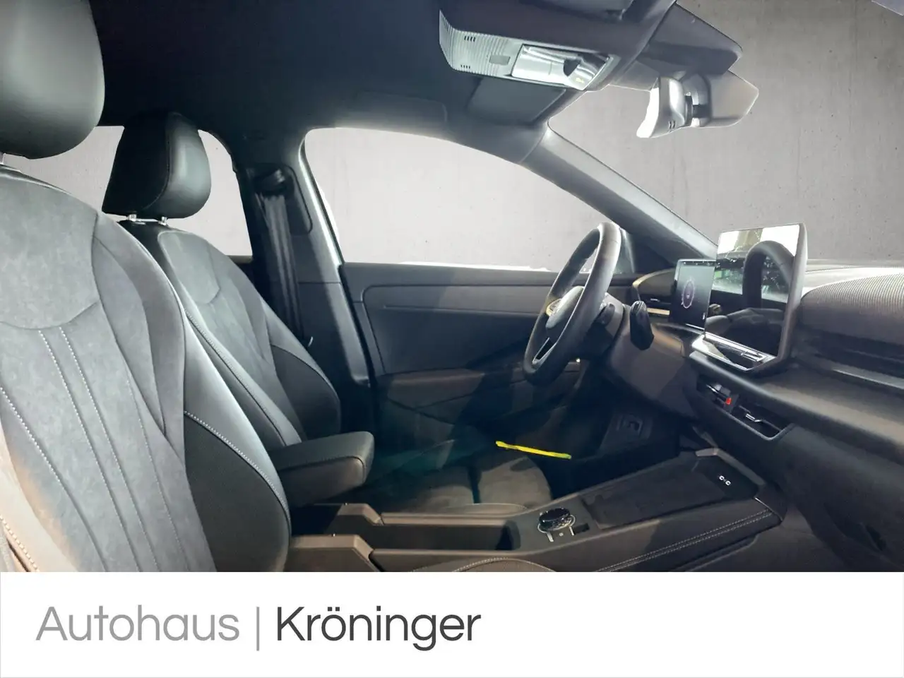 Volkswagen T-Roc 1.5 eTSI DSG Style AHK Navi Rück Massage 9