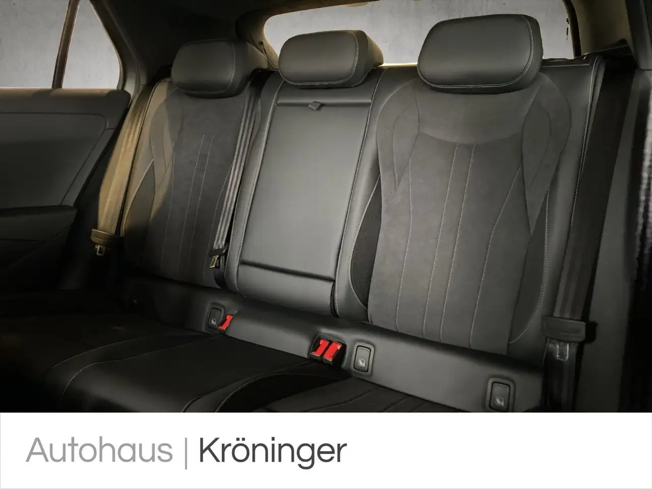 Volkswagen T-Roc 1.5 eTSI DSG Style AHK Navi Rück Massage 10