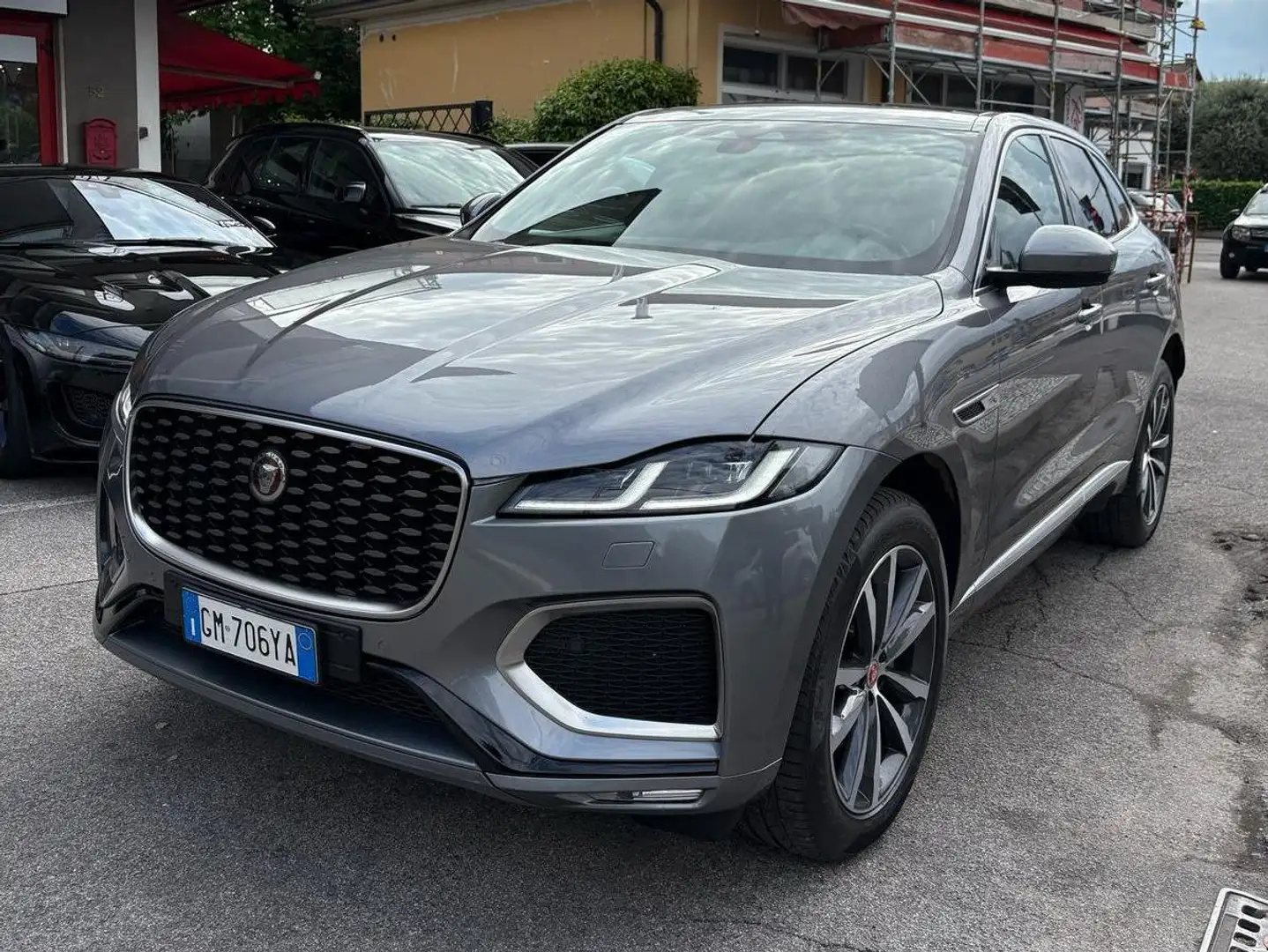 Jaguar F-Pace F-Pace 2.0d i4 mhev R-Dynamic S awd 204cv auto Grigio - 1