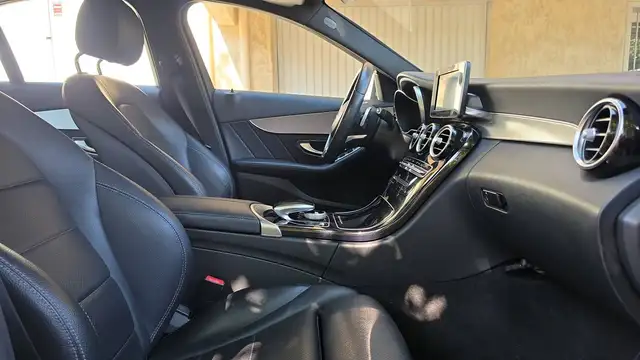 Mercedes-Benz C-Class view 27