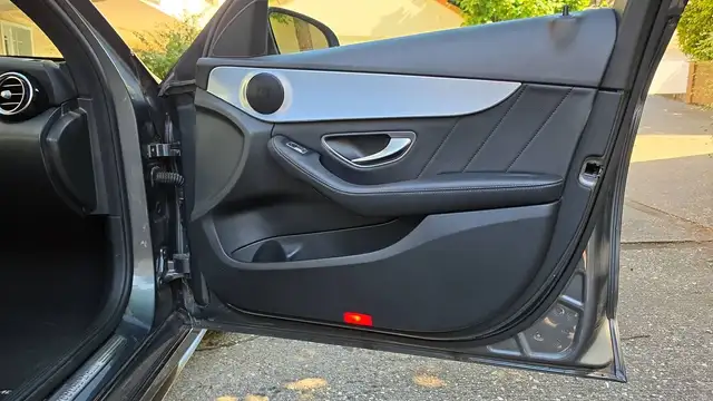 Mercedes-Benz C-Class view 22