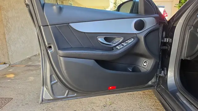 Mercedes-Benz C-Class view 7
