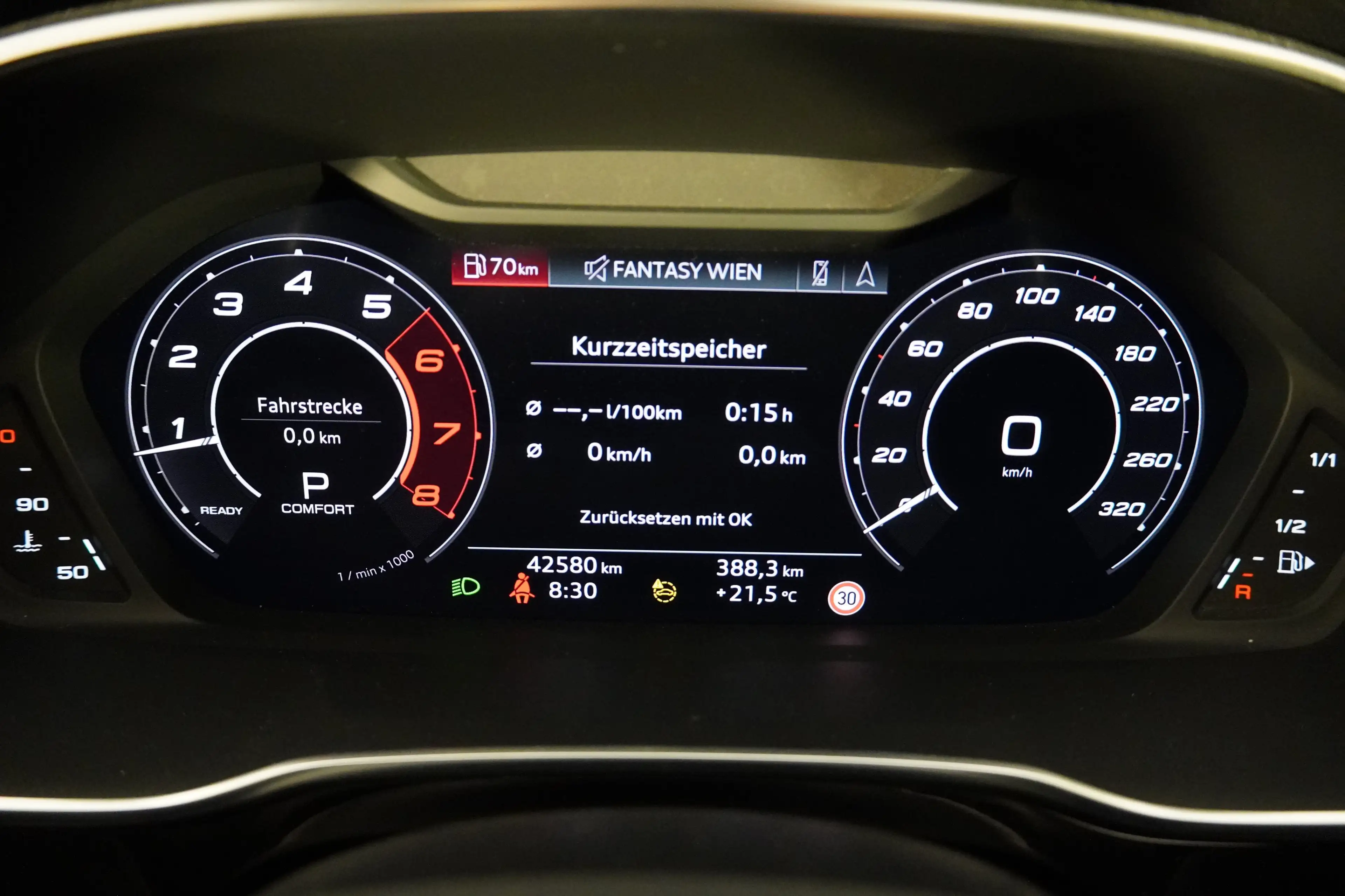 Audi RS Q3 Sportback 2,5 TFSI quattro S-tronic — photo 12