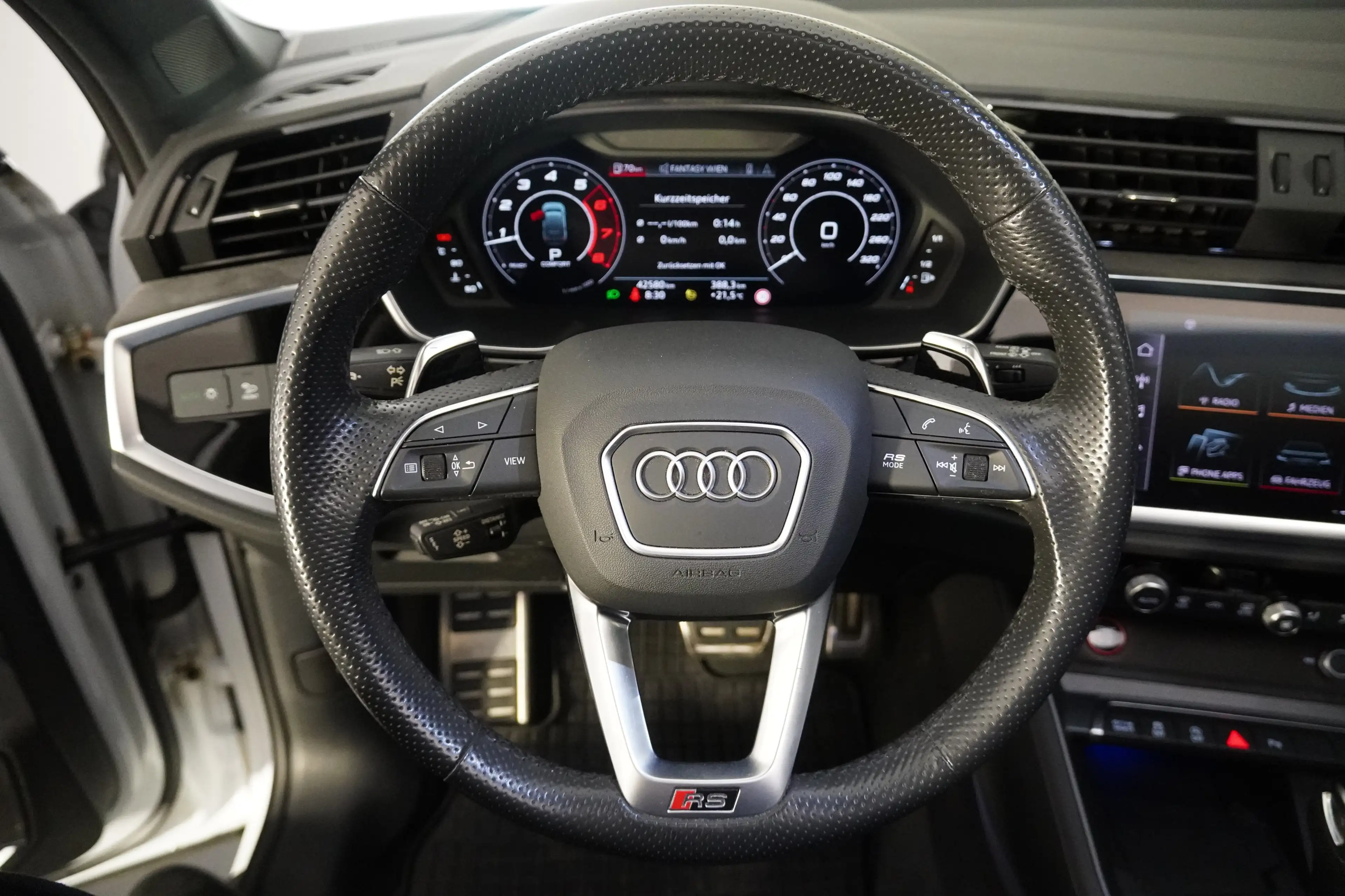 Audi RS Q3 Sportback 2,5 TFSI quattro S-tronic — photo 11