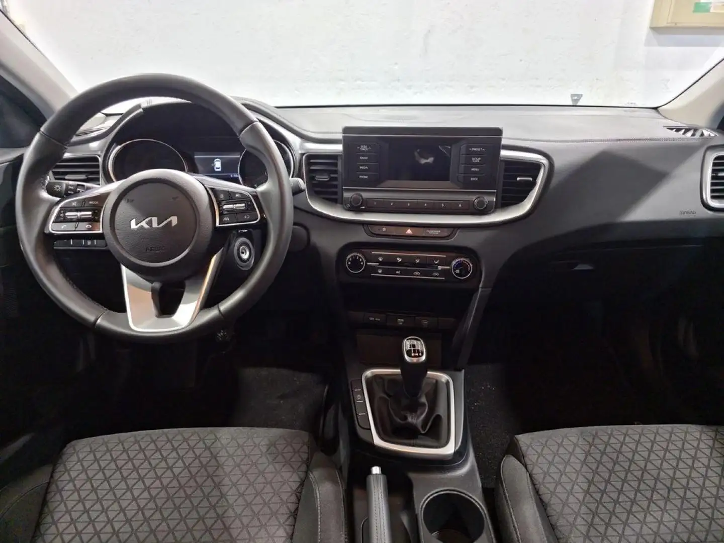 Kia Ceed / cee'd 1.0 T-GDI Concept Stříbrná - 2
