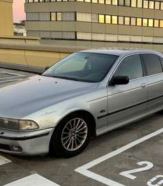 523i