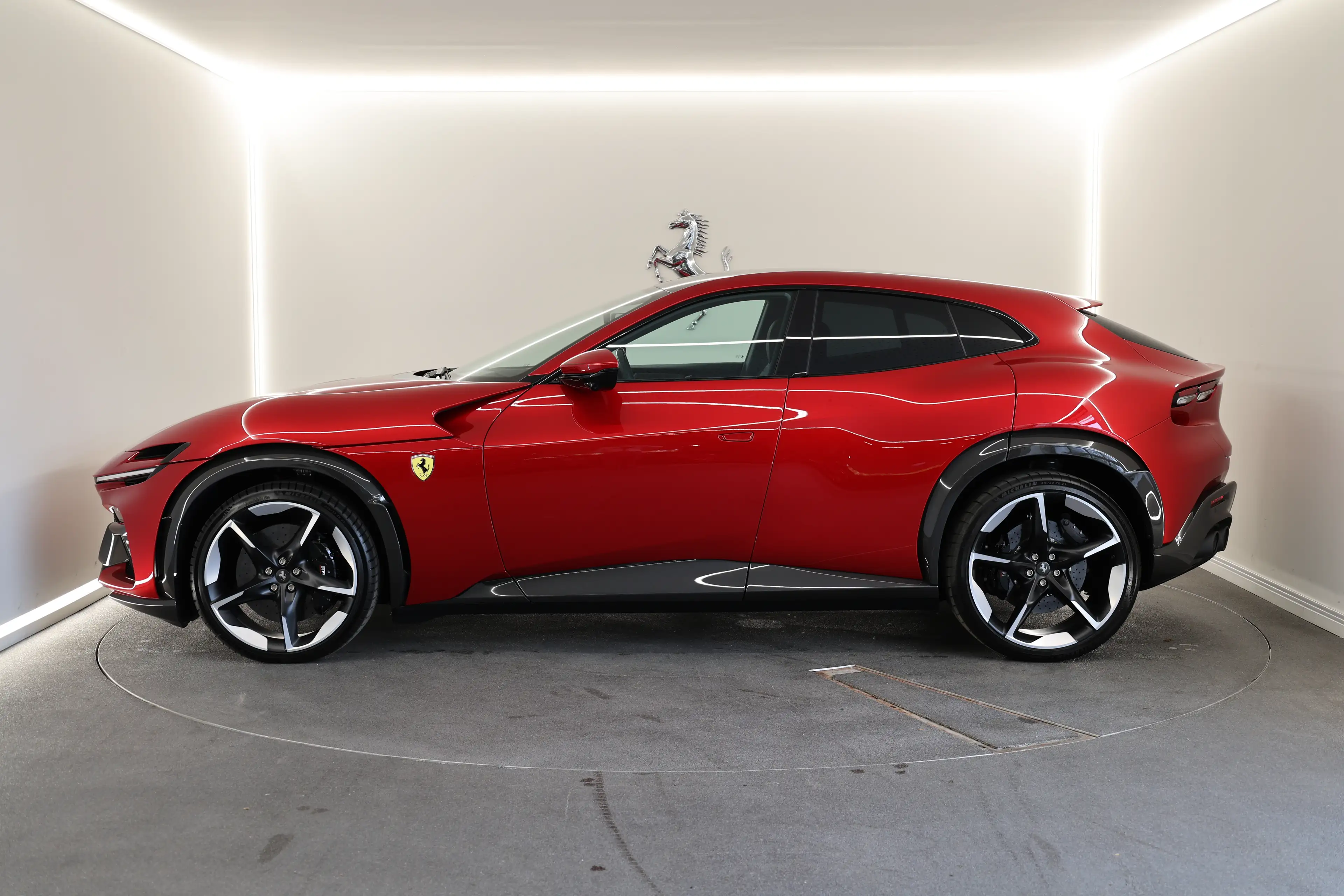 Ferrari Purosangue Rosso Maranello / Full Carbon / Ferrari Approved — photo 2