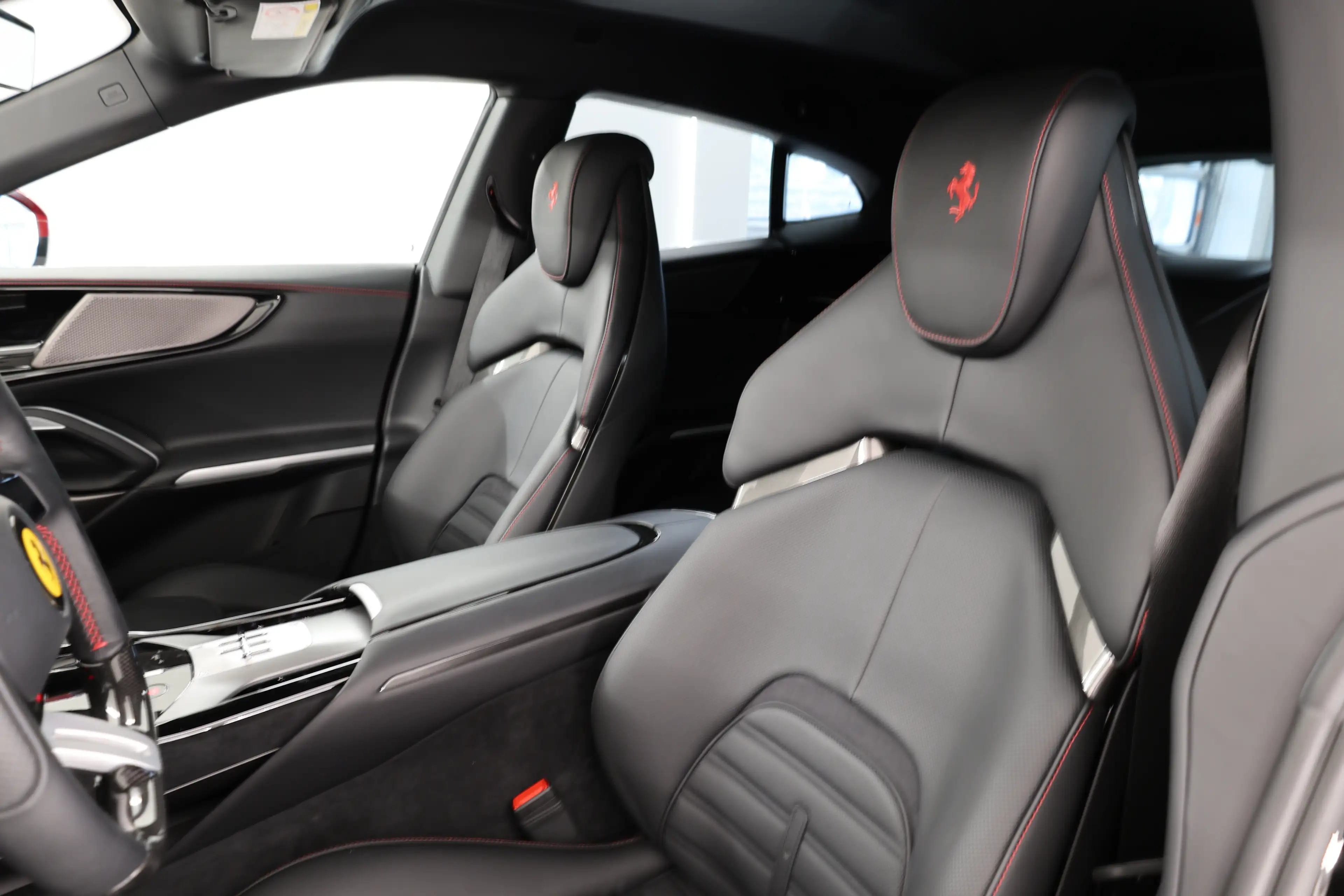Ferrari Purosangue Rosso Maranello / Full Carbon / Ferrari Approved — photo 12