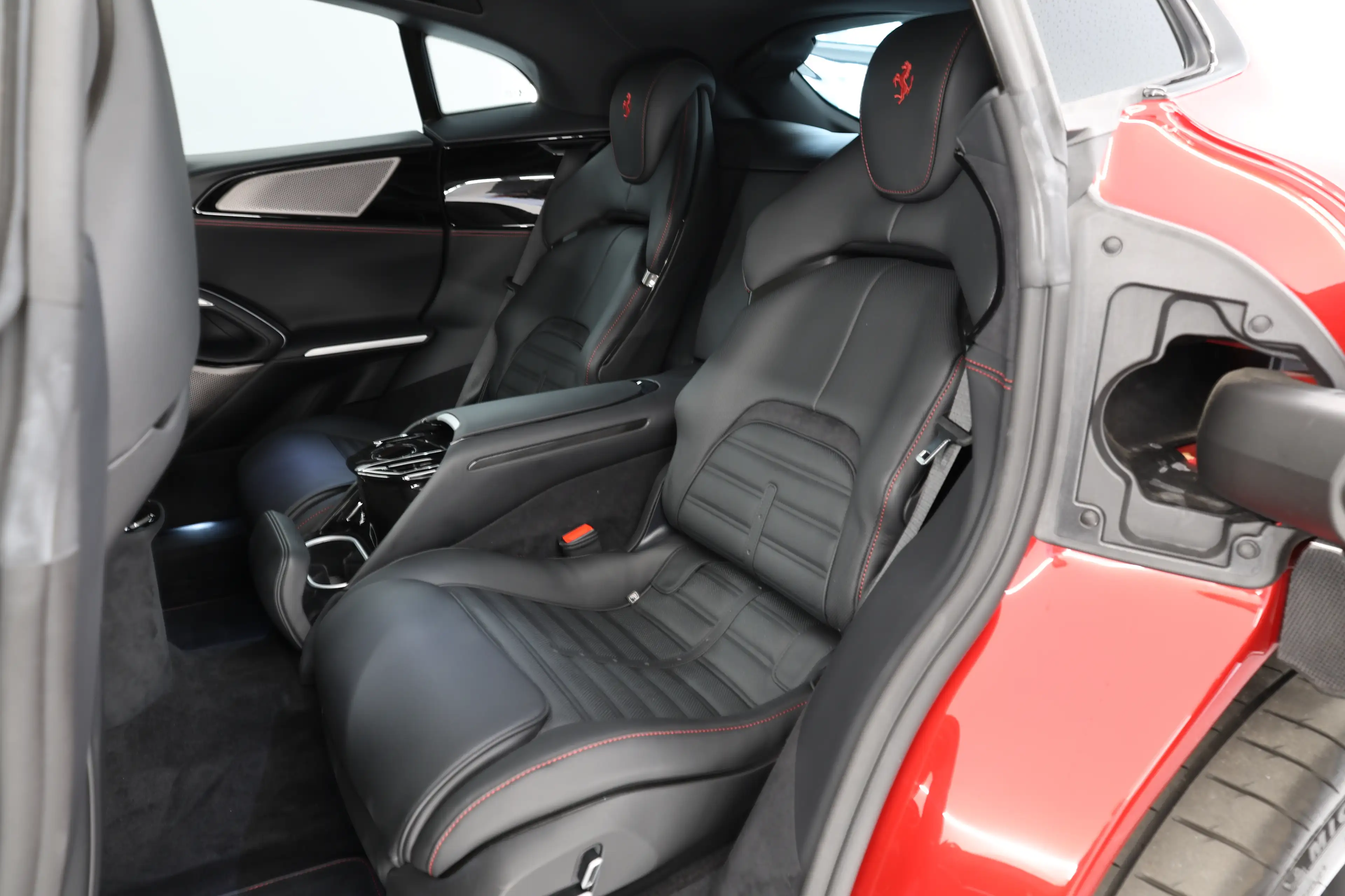 Ferrari Purosangue Rosso Maranello / Full Carbon / Ferrari Approved — photo 15