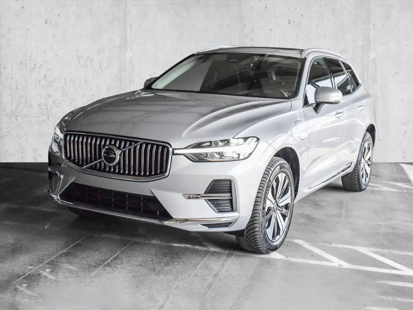 Volvo XC60 Recharge T6 AWD Hybrid Plus Bright Plateado - 2