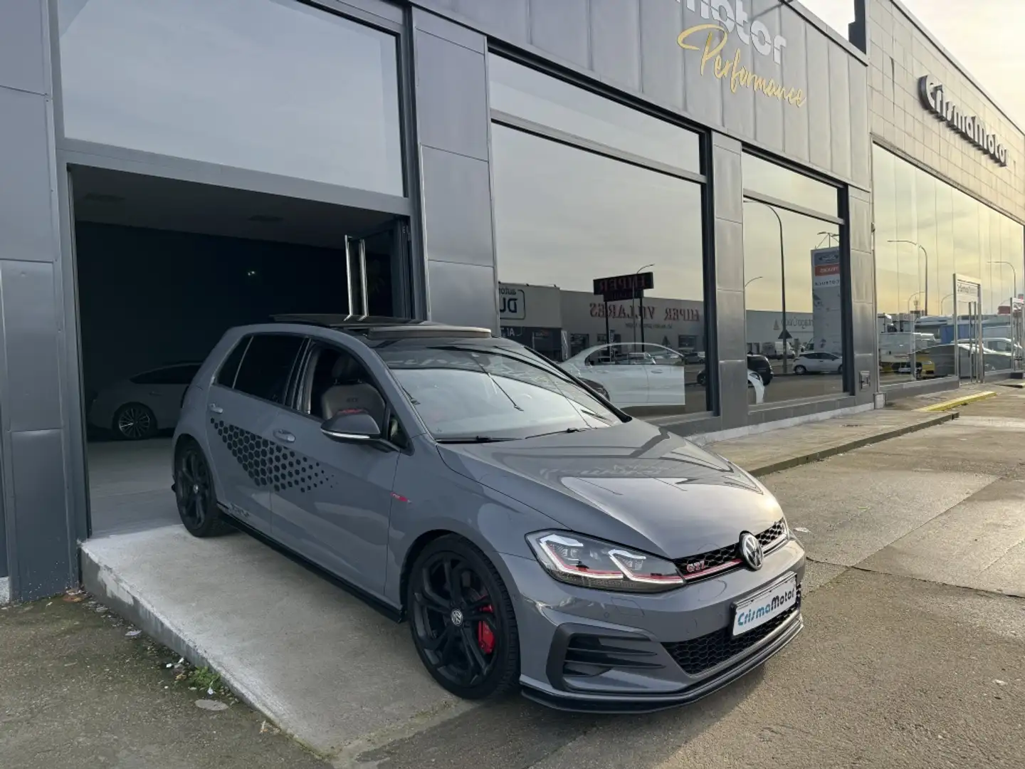 Volkswagen Golf GTI 2.0 TSI TCR DSG7 213kW Grau - 2