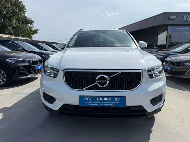Volvo XC40 view 2
