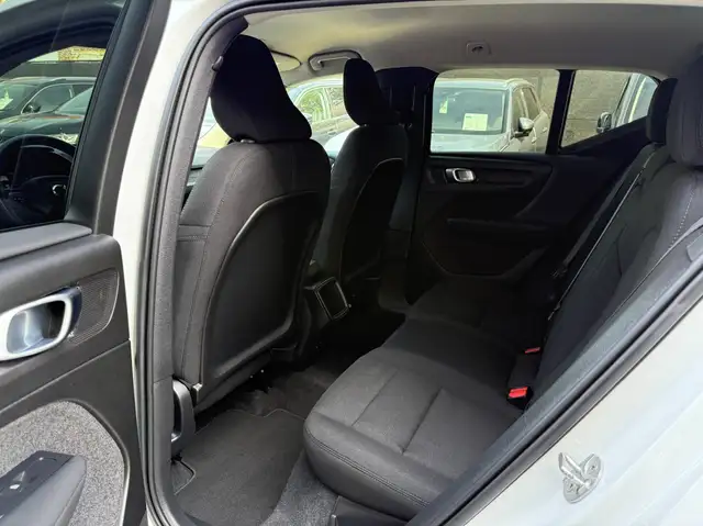 Volvo XC40 view 15