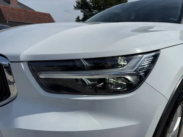 Volvo XC40 view 11