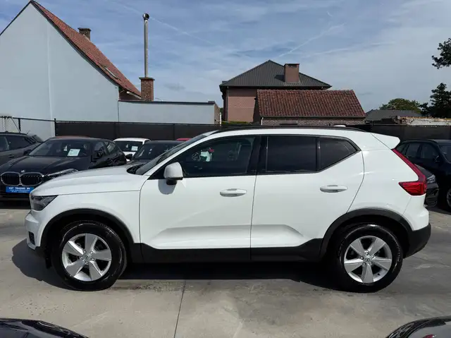 Volvo XC40 view 8