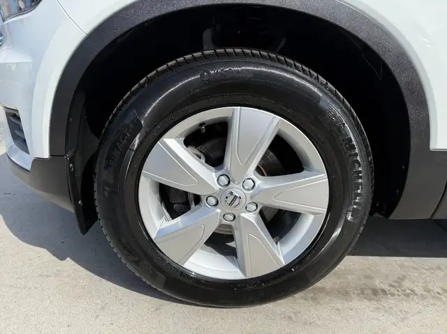 Volvo XC40 view 12