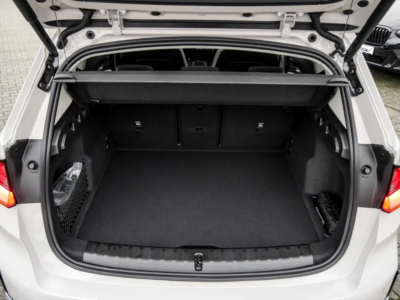 BMW X1 sDrive18i xLine HUD PANO ACC AHK RFK NAVI 15