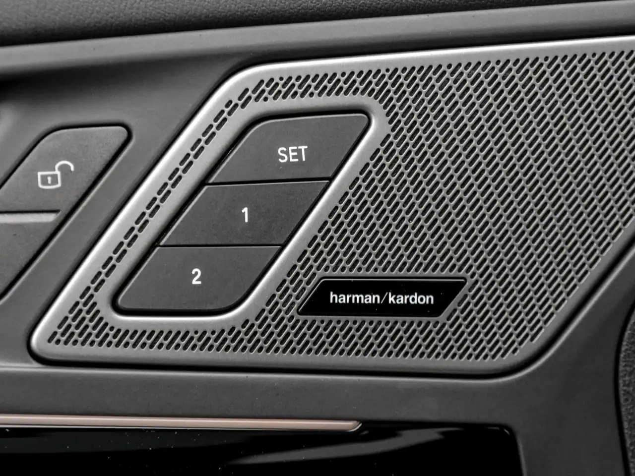 BMW X1 sDrive18i xLine HUD PANO ACC AHK RFK NAVI 12