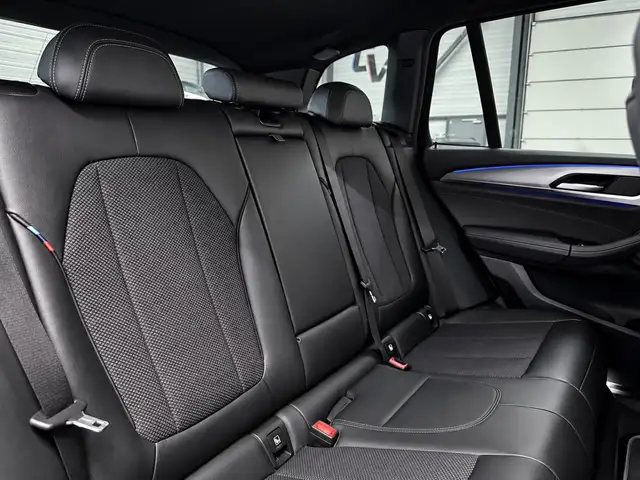 BMW X3 view 11
