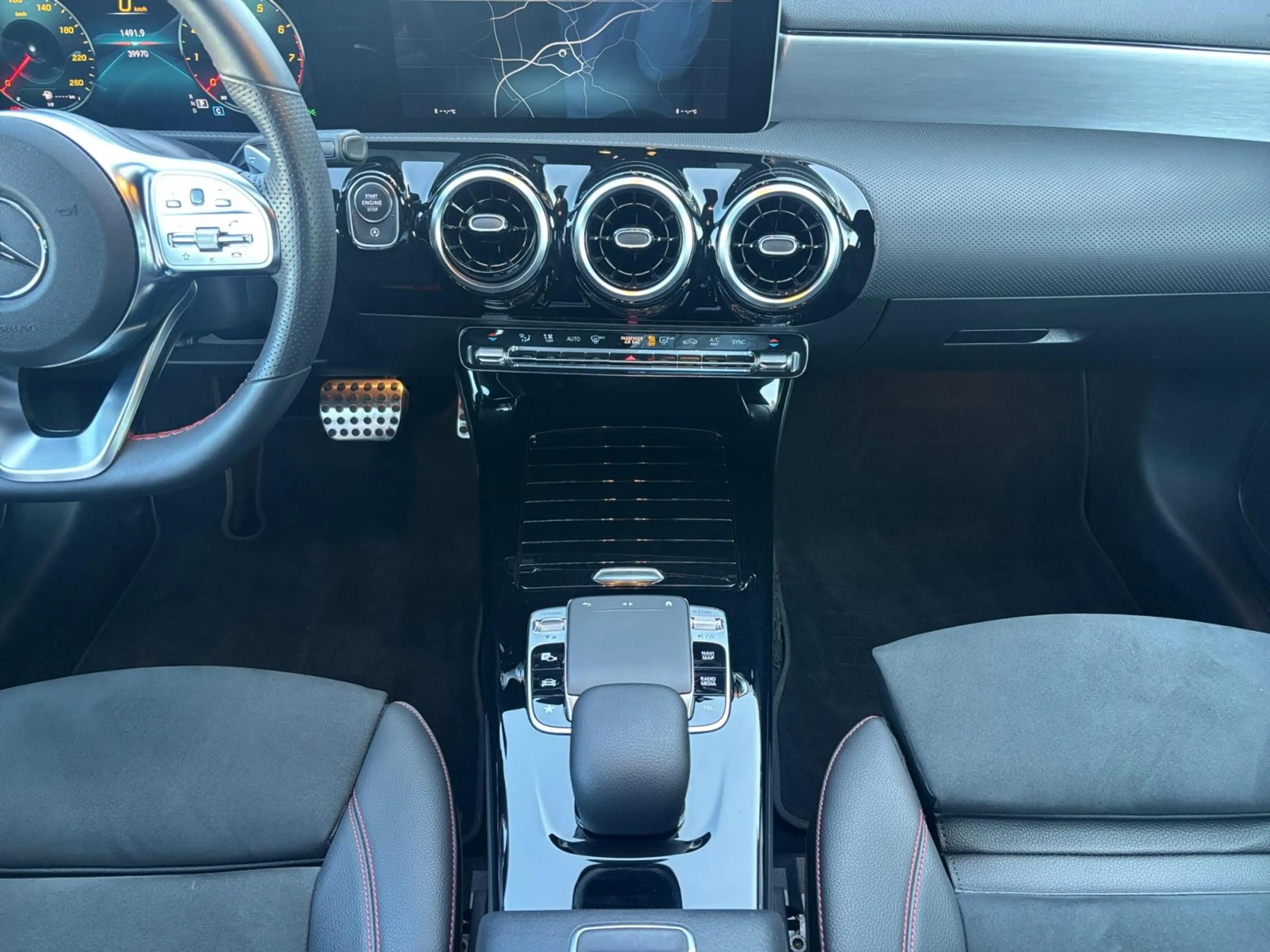 Mercedes-Benz CLA 200 Shooting Brake AMG Line — photo 15