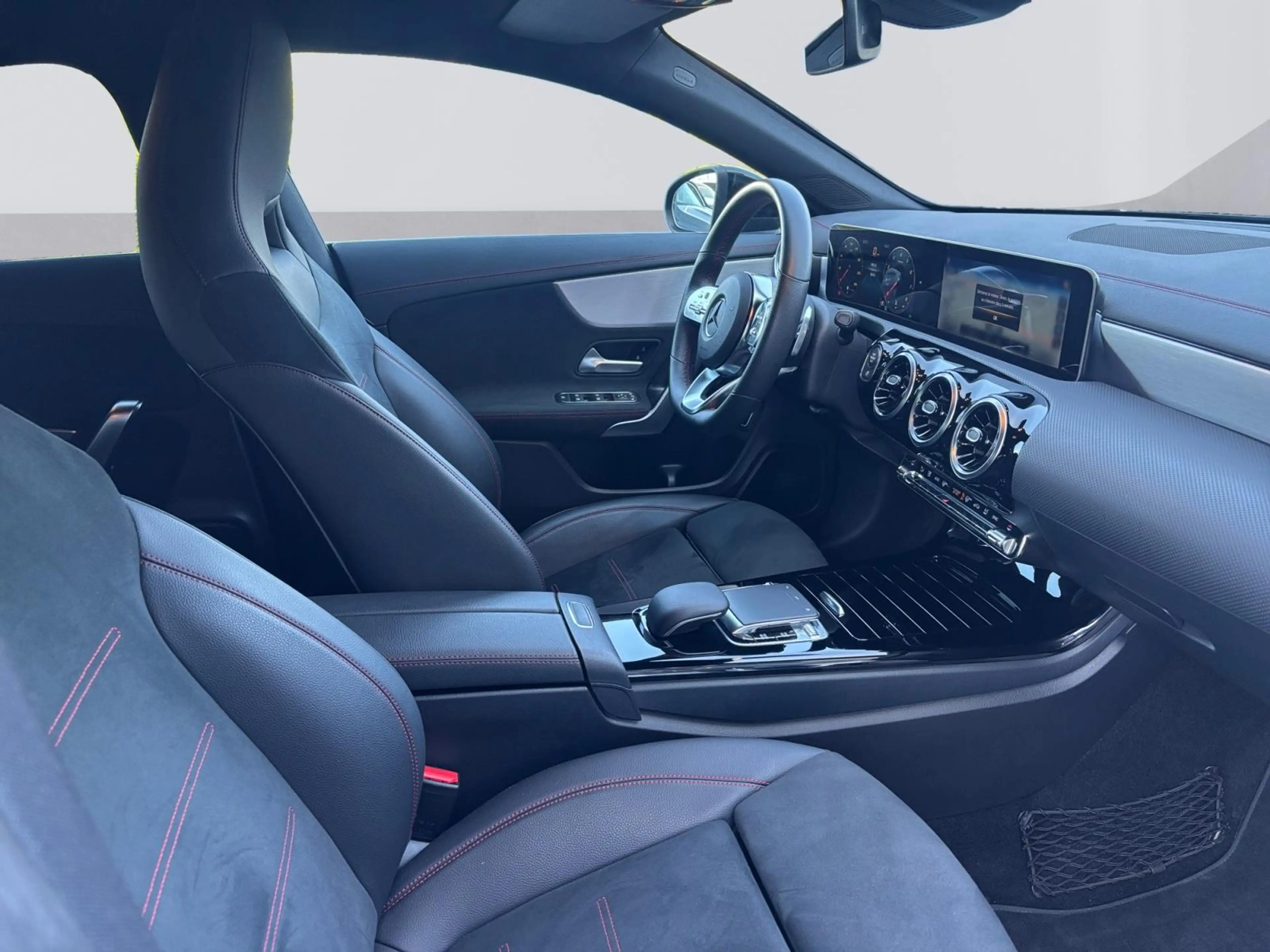 Mercedes-Benz CLA 200 Shooting Brake AMG Line — photo 12