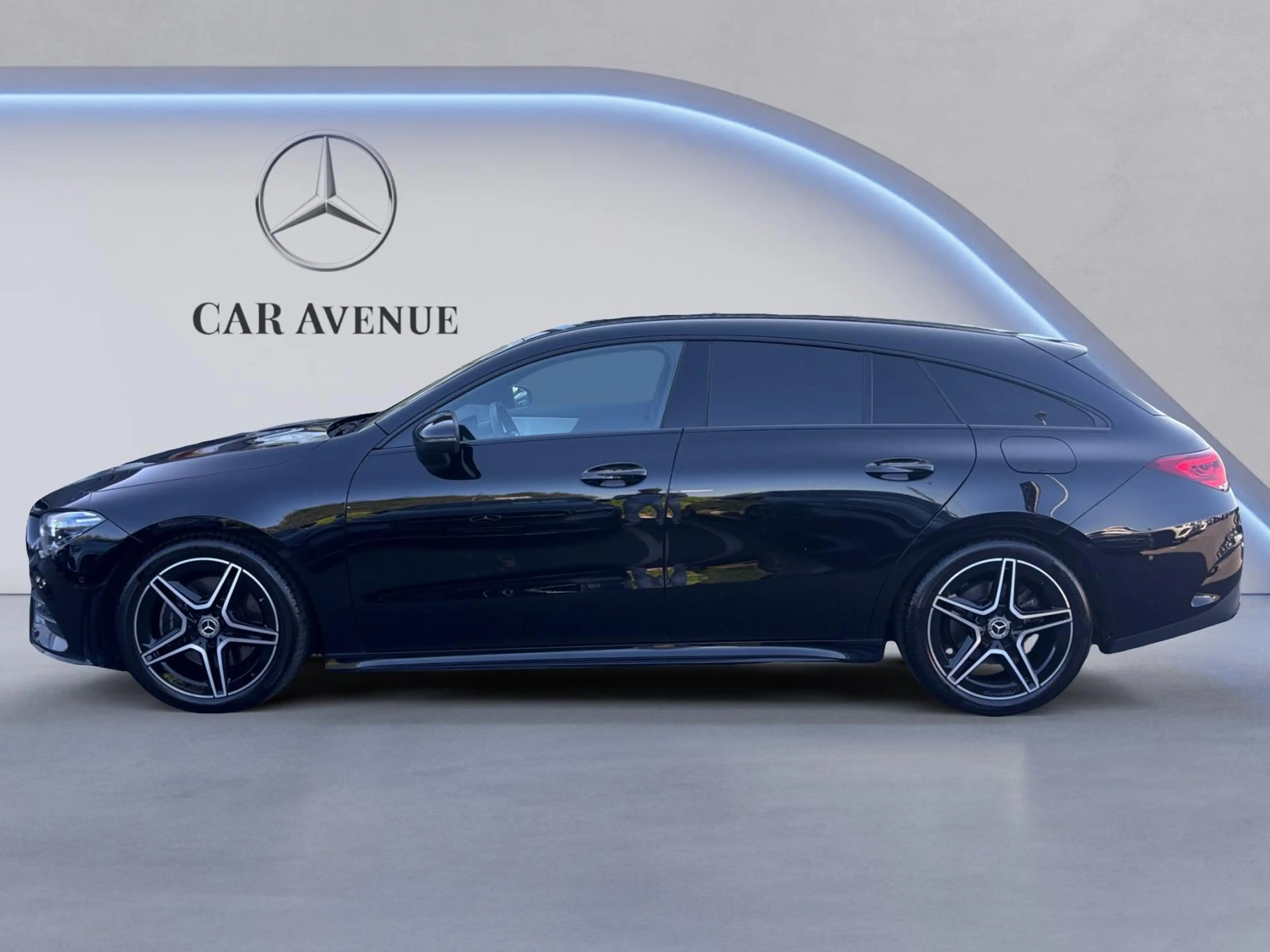 Mercedes-Benz CLA 200 Shooting Brake AMG Line — photo 2