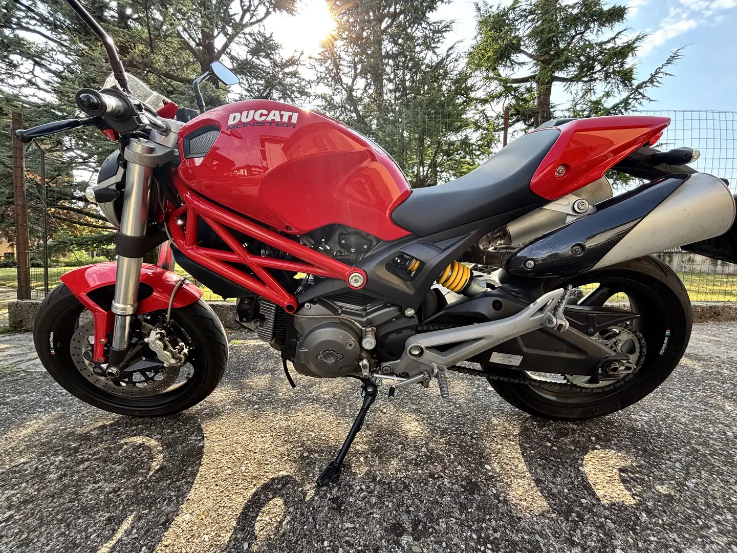 Ducati Monster 696 plus - 1