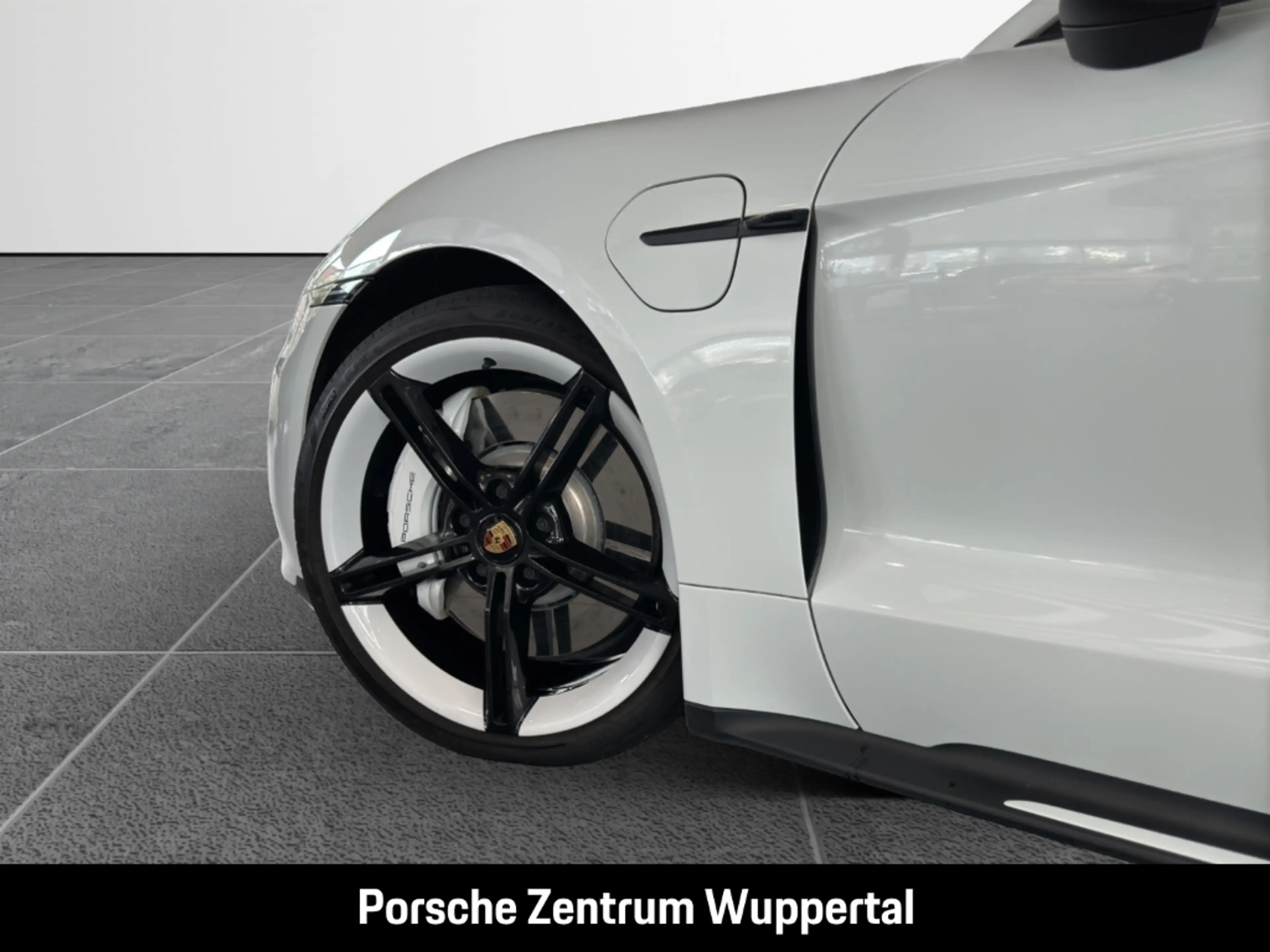 Porsche Taycan Turbo*SurroundView*HUD*PIRM*Massage*SportDesign*Be — photo 9