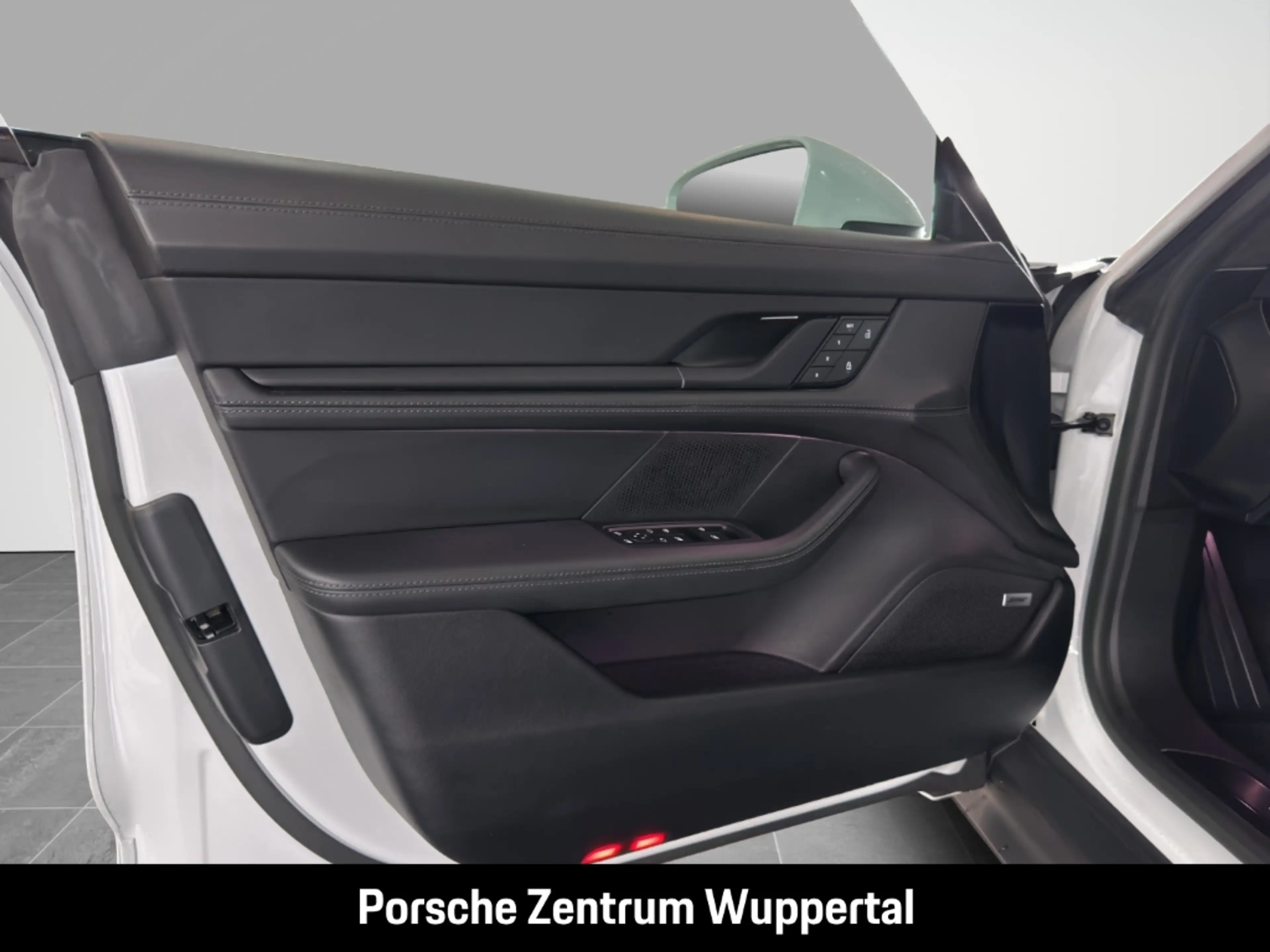 Porsche Taycan Turbo*SurroundView*HUD*PIRM*Massage*SportDesign*Be — photo 15