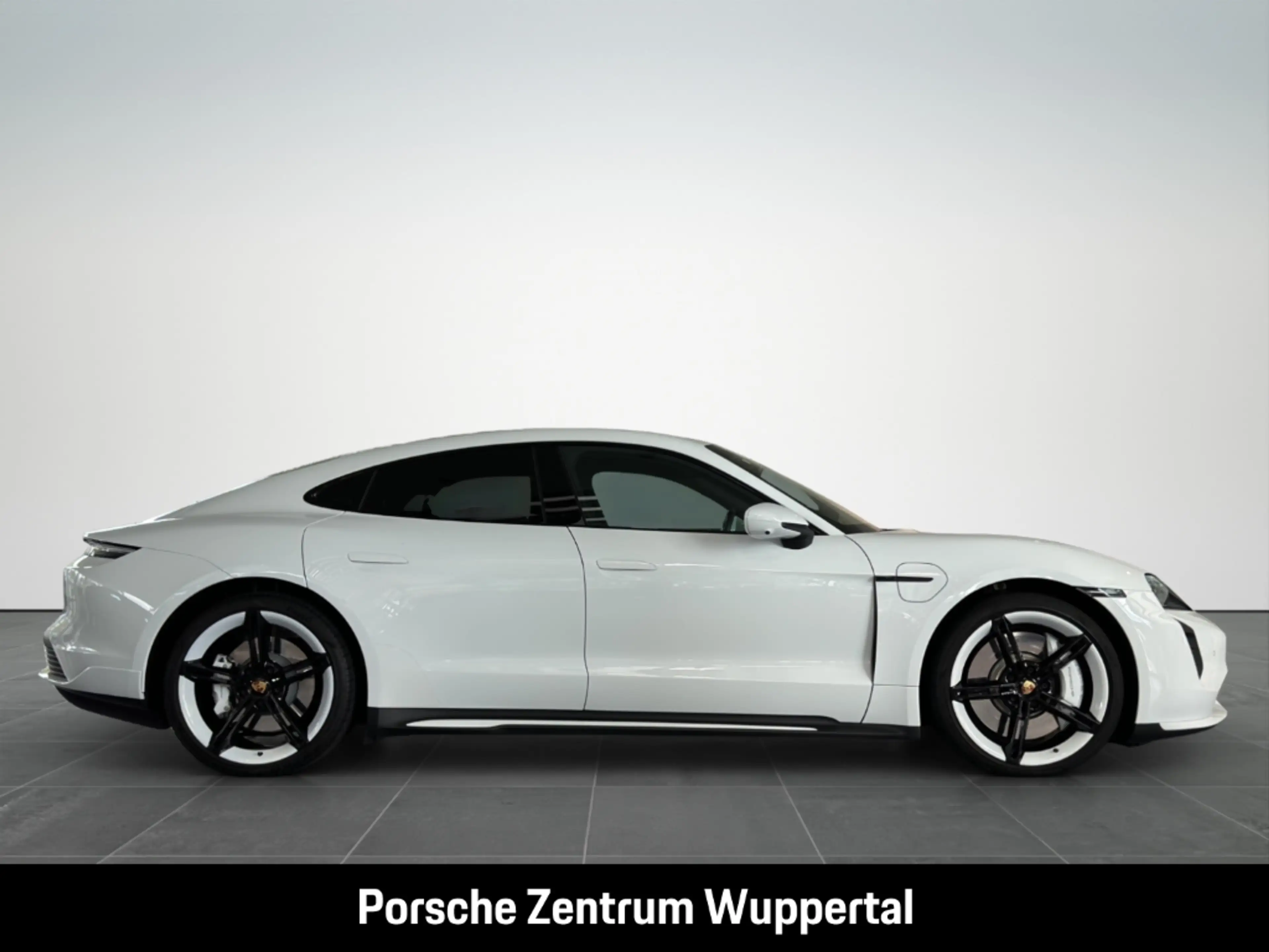 Porsche Taycan Turbo*SurroundView*HUD*PIRM*Massage*SportDesign*Be — photo 6