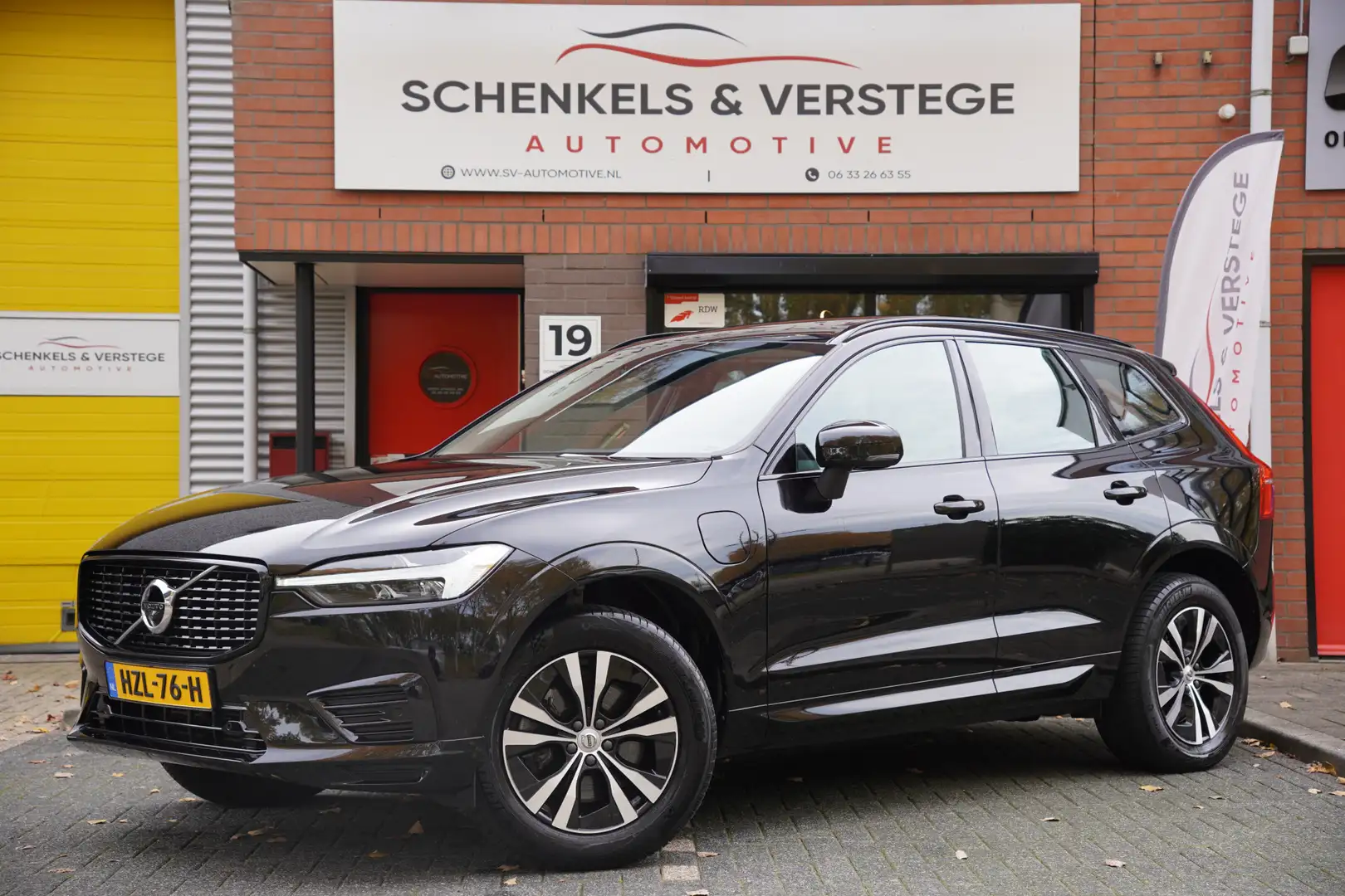 Volvo XC60 2.0 Recharge T6 AWD Business Pro / Panoramadak / T Zwart - 1