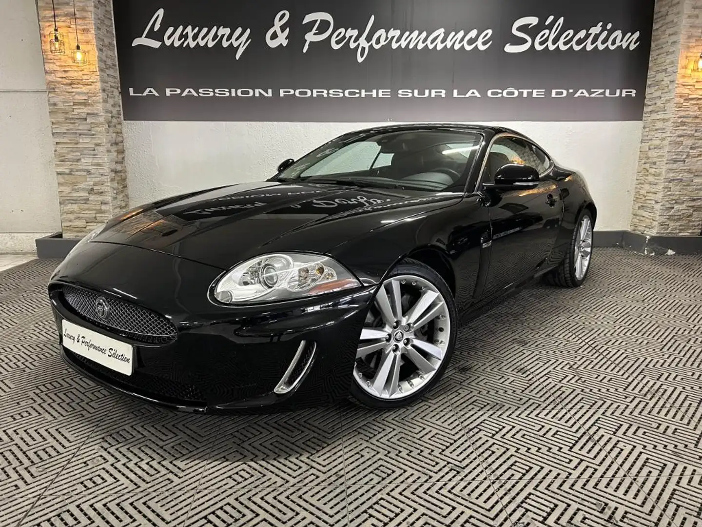 Jaguar XK Phase 2 Coupé 5.0 V8 385ch - 79000km - Excellent état Noir - 1