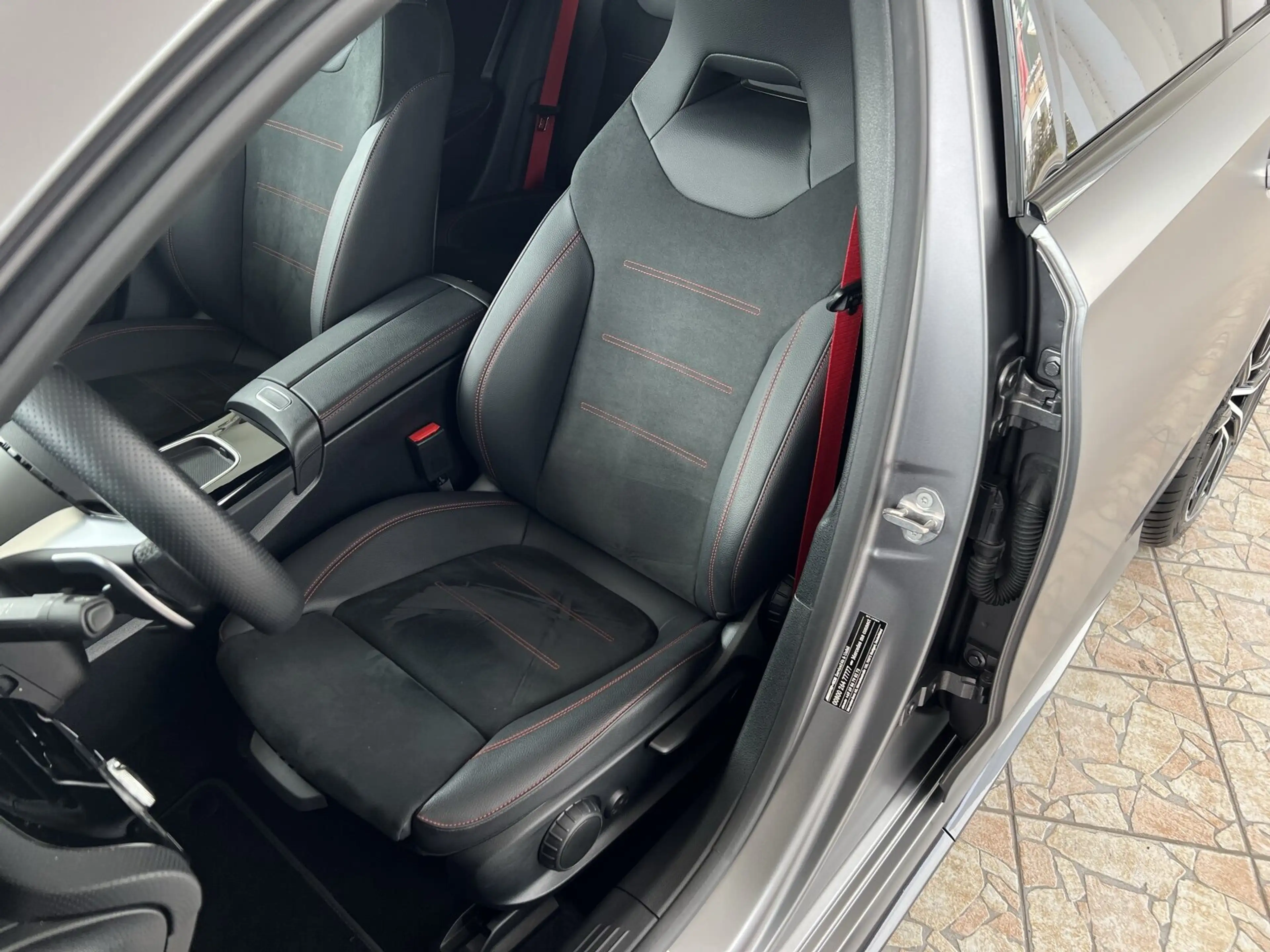 Mercedes-Benz A 35 AMG A 35 AMG 4M Distronic/Kamera/Multibeam/Sitzhzg. — photo 11