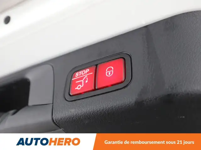 Mercedes-Benz GLB view 19
