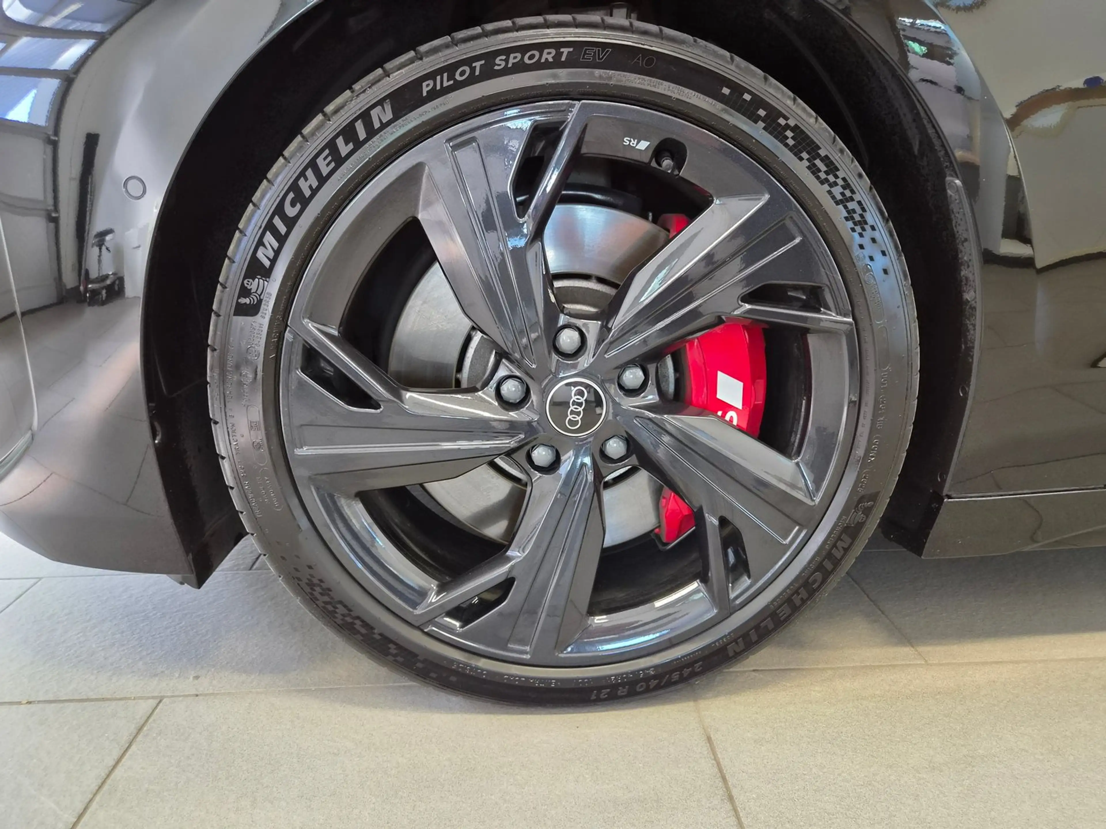 Audi S6 e-tron — photo 20