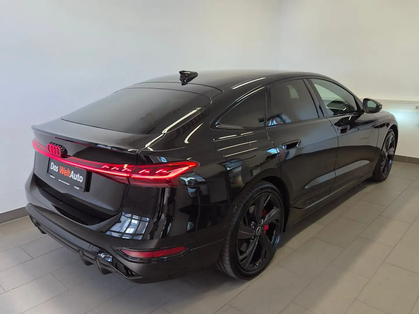 Audi S6 e-tron Schwarz - 2