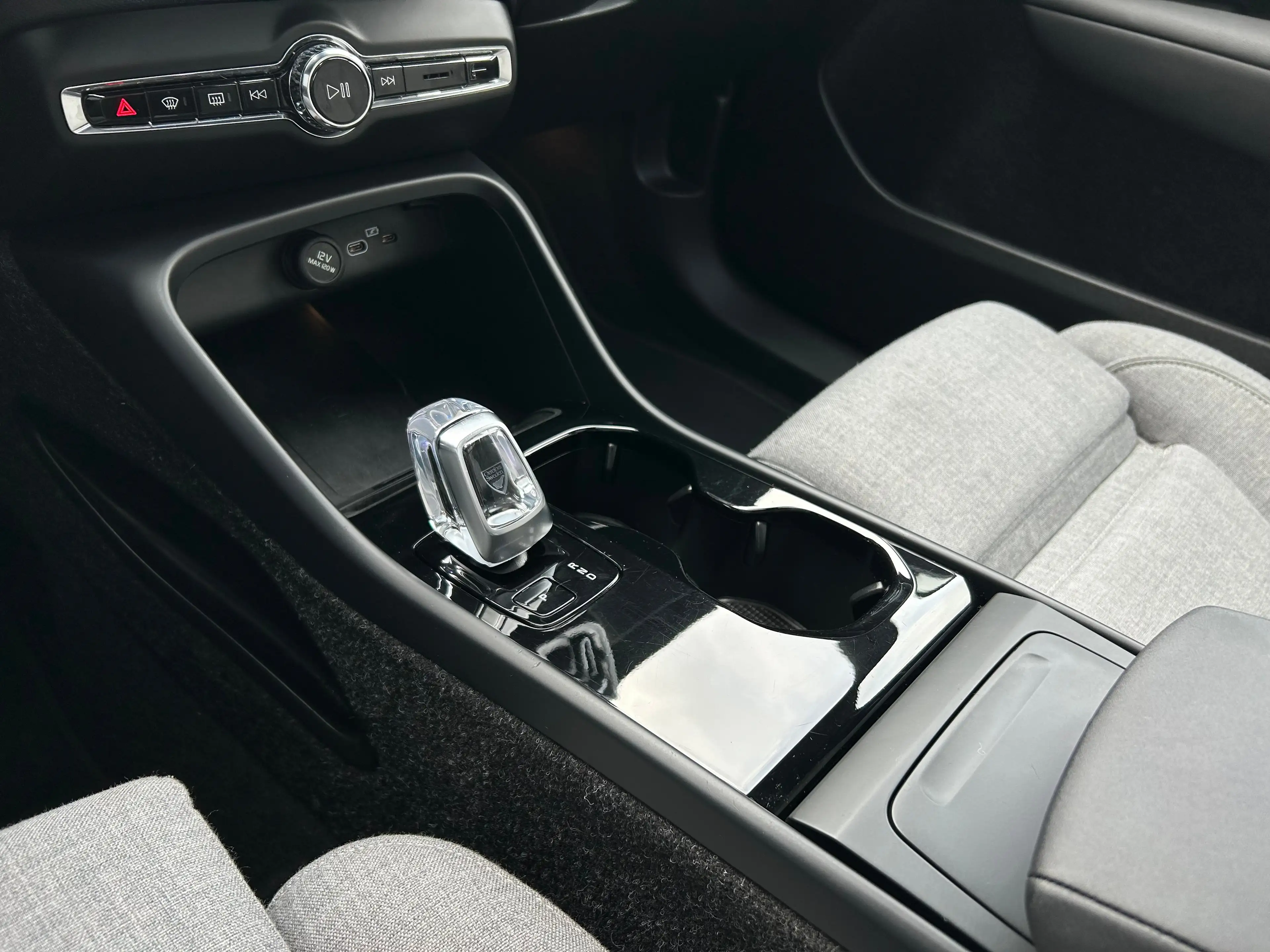 Volvo EX40 Single Motor Extended Range Ultra 82 kWh | Trekhaa — photo 9
