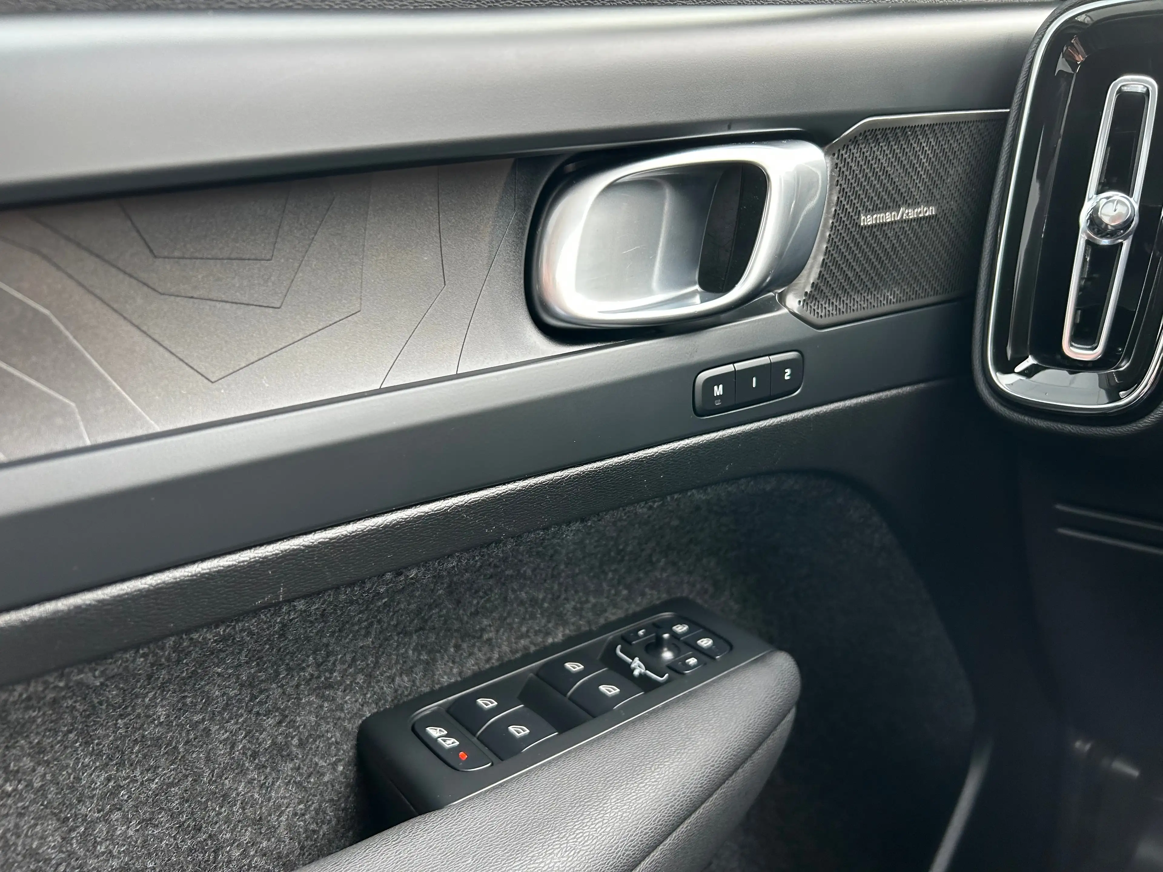 Volvo EX40 Single Motor Extended Range Ultra 82 kWh | Trekhaa — photo 13