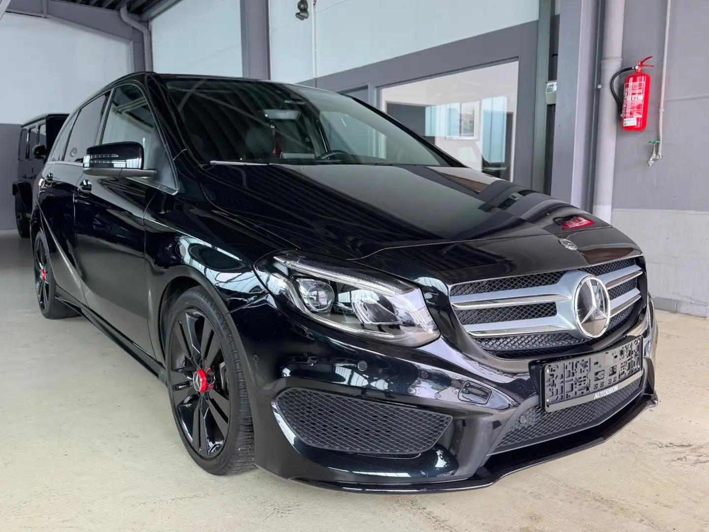 Mercedes-Benz B 220 4Matic AMG Line+Standhzng.+Kamera+Panorama Schwarz - 1