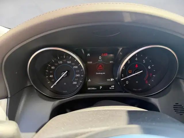 Jaguar XF view 14