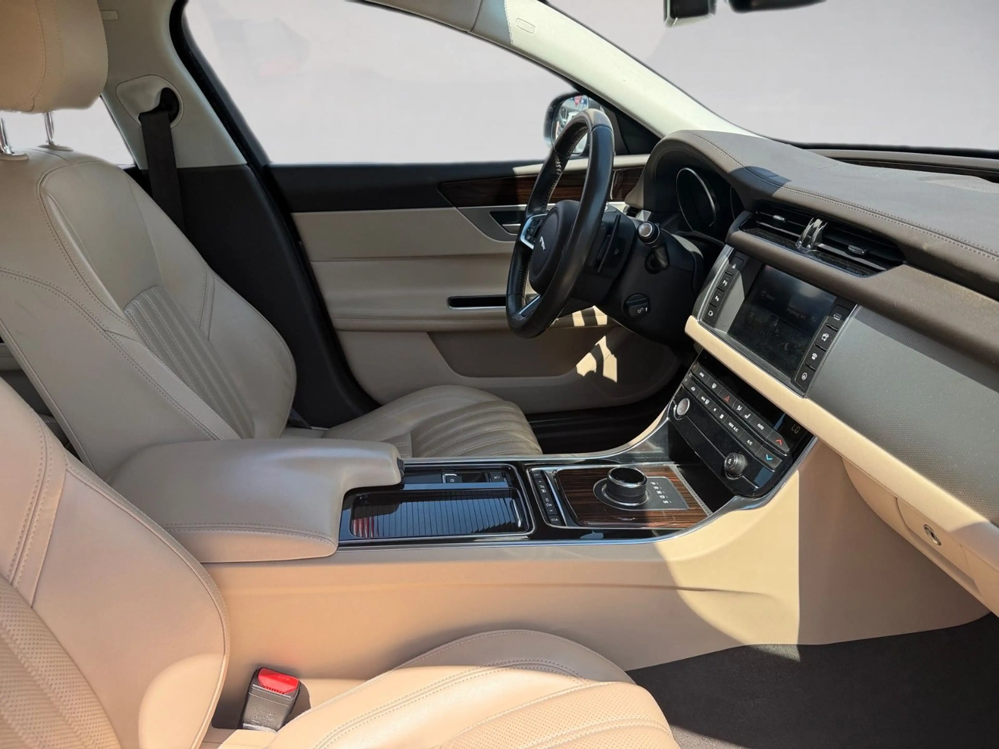 Jaguar XF 20t Portfolio *NAVI*SITZ-HZ.*KAMERA — photo 15