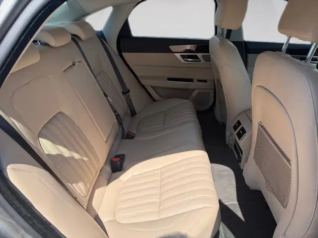 Jaguar XF view 21