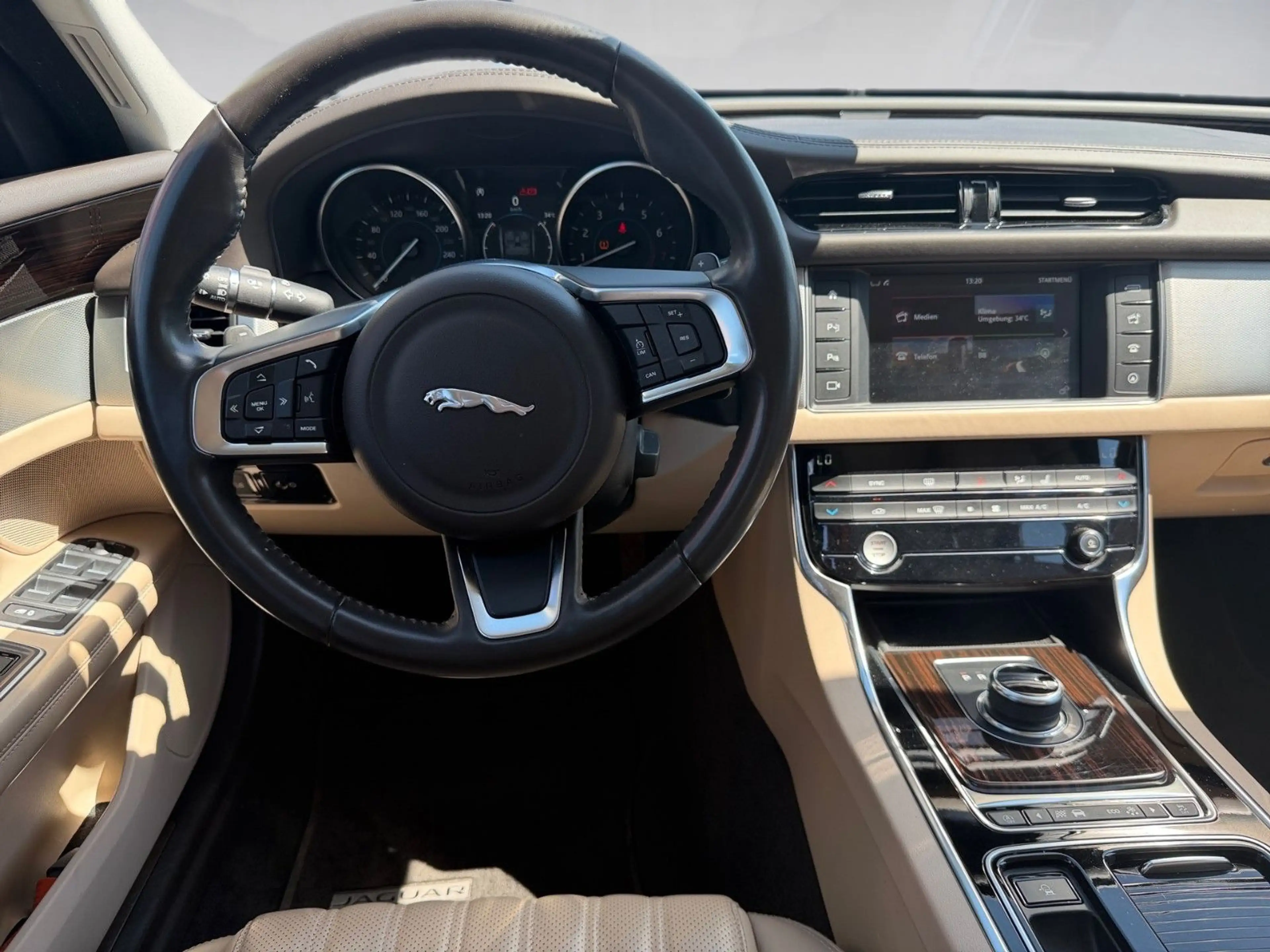 Jaguar XF 20t Portfolio *NAVI*SITZ-HZ.*KAMERA — photo 13