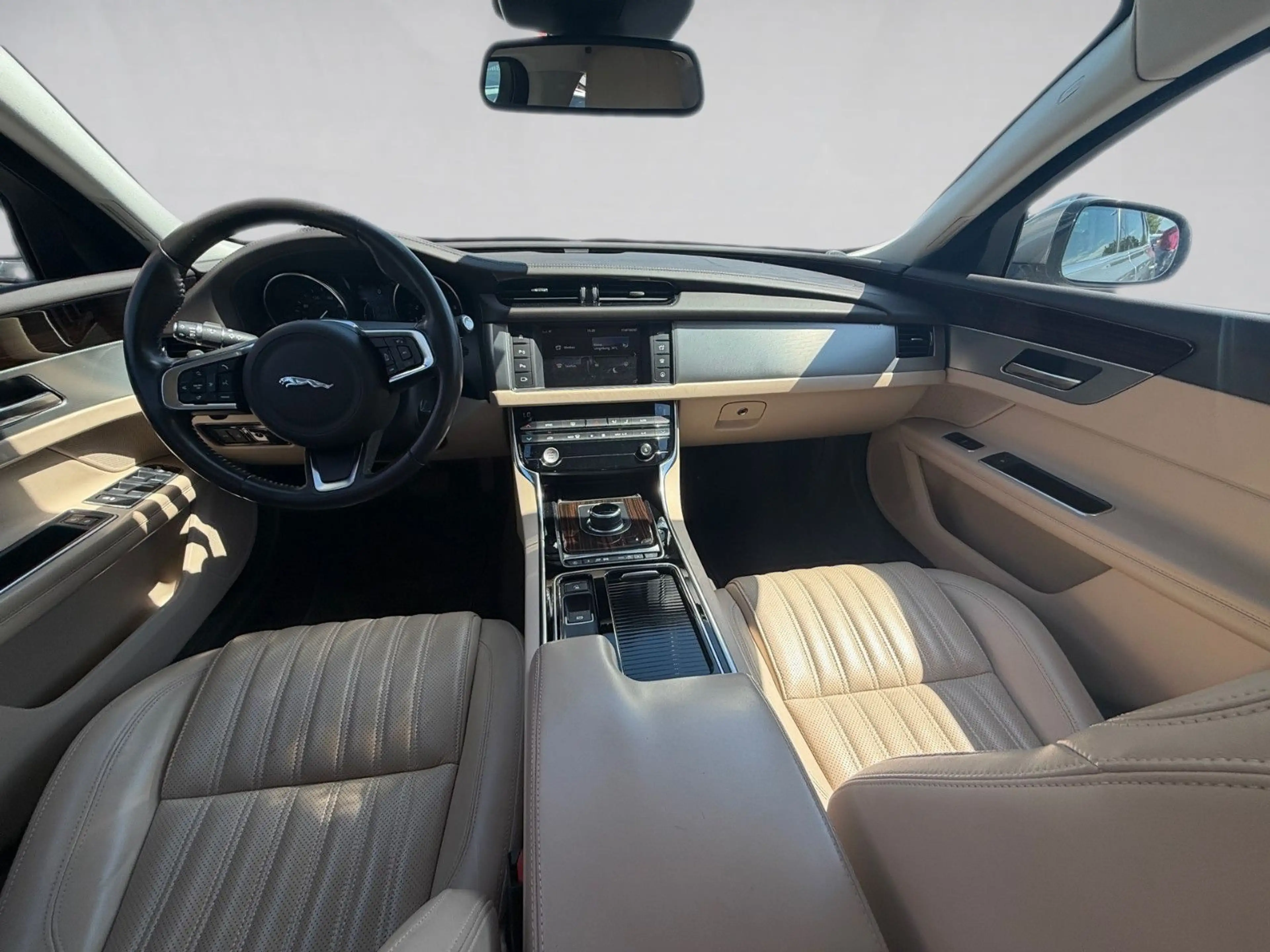 Jaguar XF 20t Portfolio *NAVI*SITZ-HZ.*KAMERA — photo 12