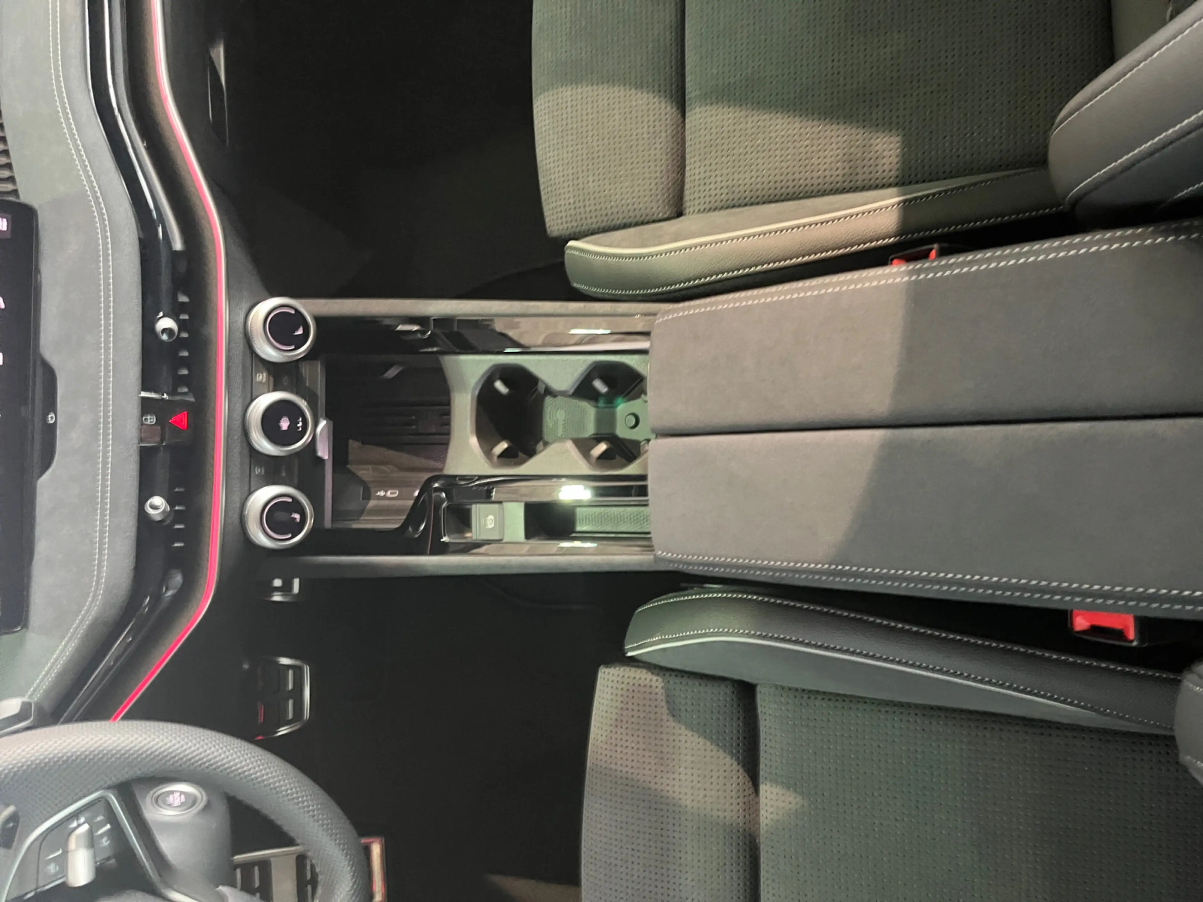 Skoda Superb Combi Sportline 2,0 TDI AHK Pano Standhz — photo 8