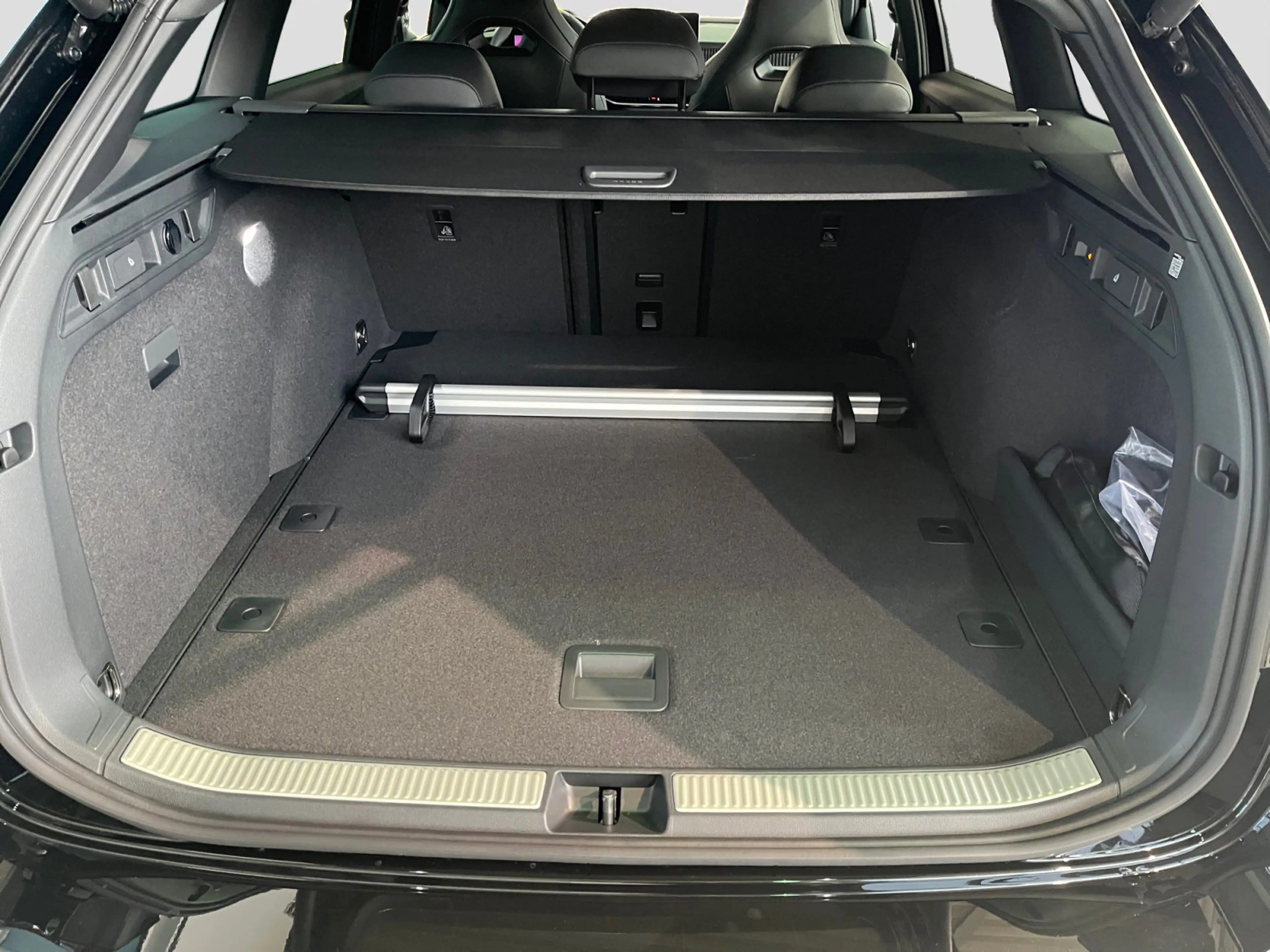 Skoda Superb Combi Sportline 2,0 TDI AHK Pano Standhz — photo 12
